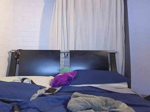 ELowen_Thorne webcam