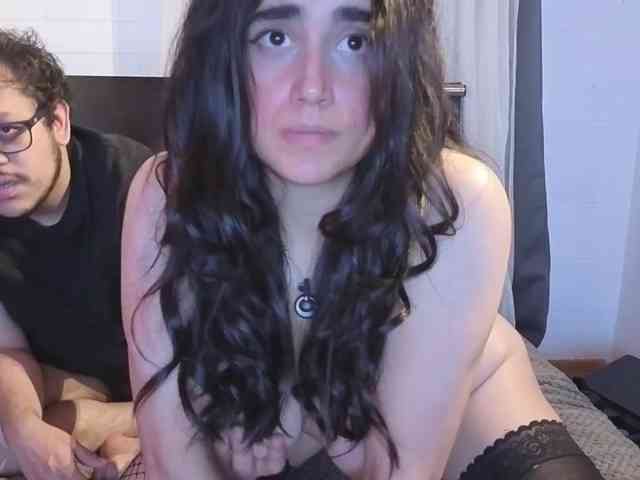 ELowen_Thorne webcam