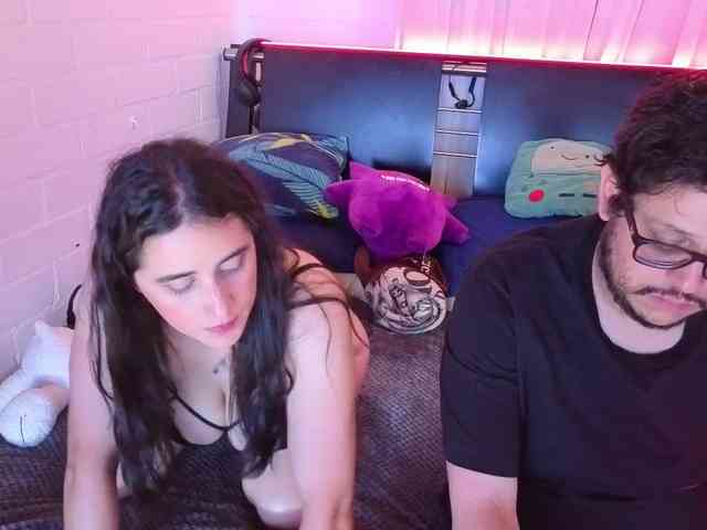 ELowen_Thorne webcam