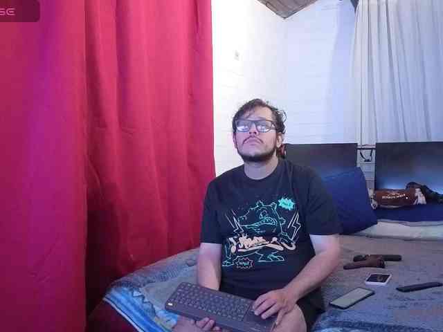ELowen_Thorne webcam