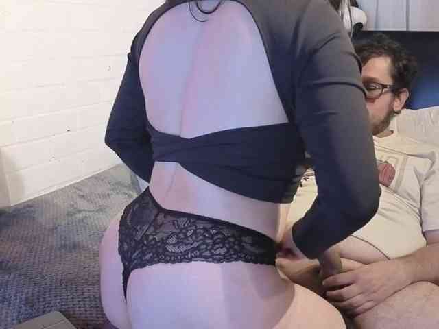 ELowen_Thorne webcam