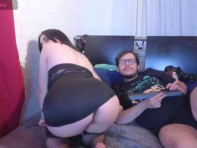 ELowen_Thorne webcam