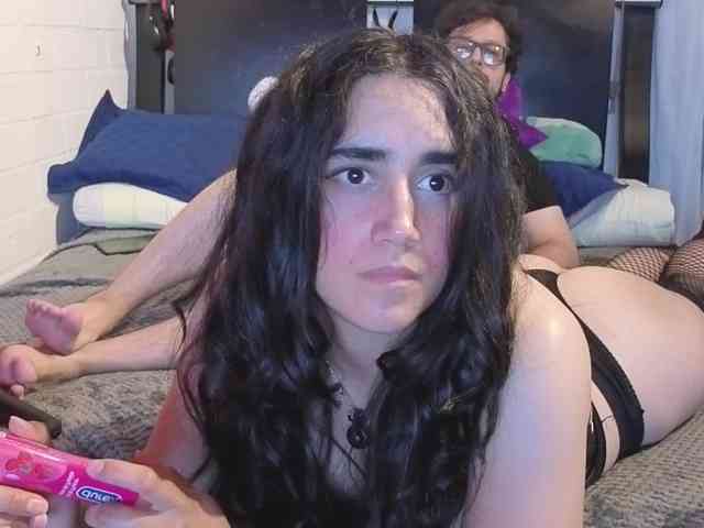 ELowen_Thorne webcam