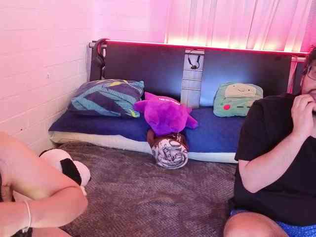 ELowen_Thorne webcam