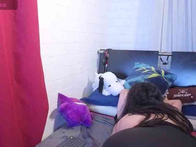 ELowen_Thorne webcam