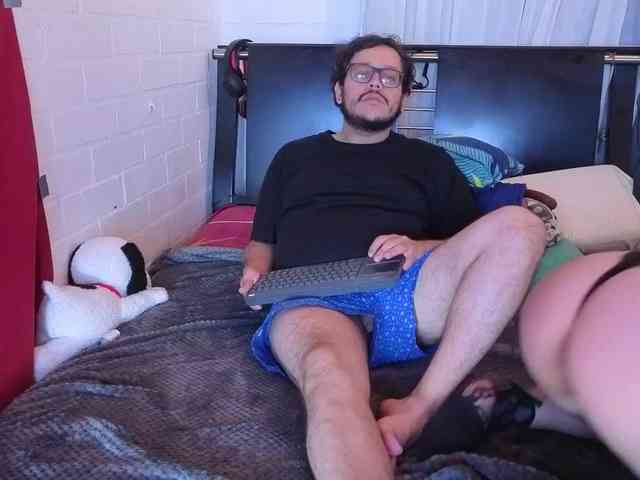 ELowen_Thorne webcam