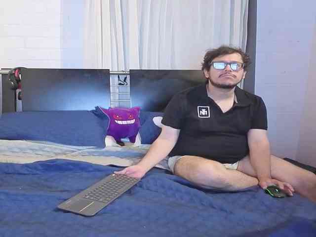 ELowen_Thorne webcam