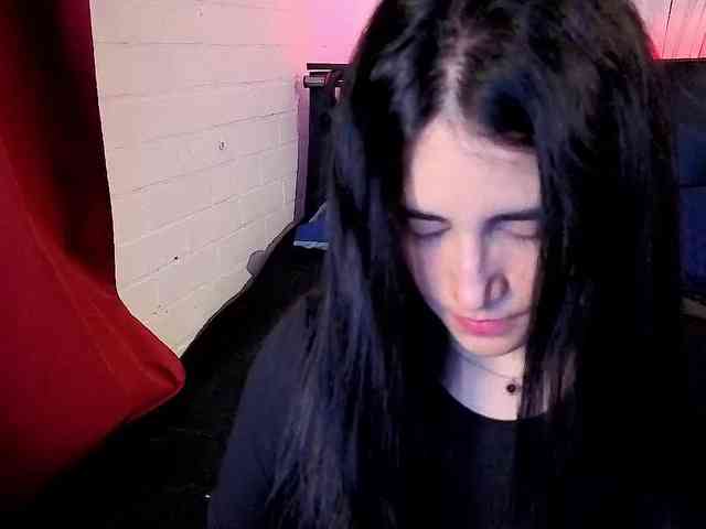 ELowen_Thorne webcam