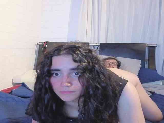 ELowen_Thorne webcam