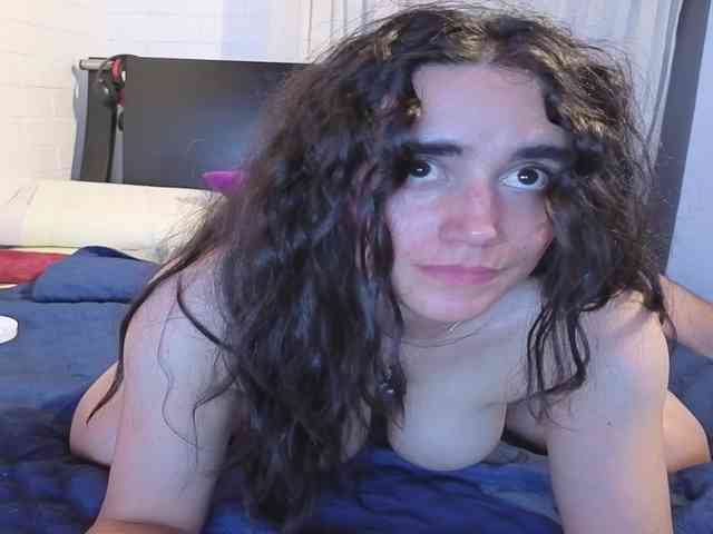 ELowen_Thorne webcam