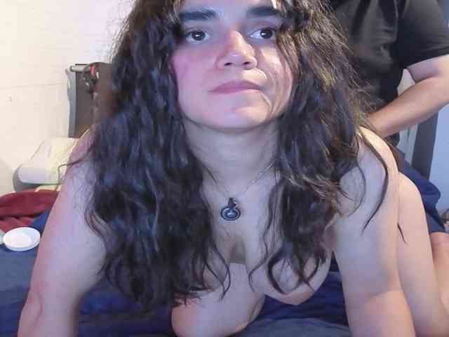 ELowen_Thorne webcam