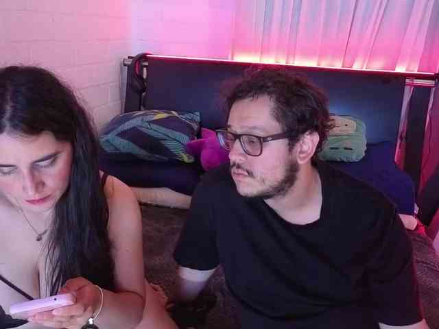 ELowen_Thorne webcam