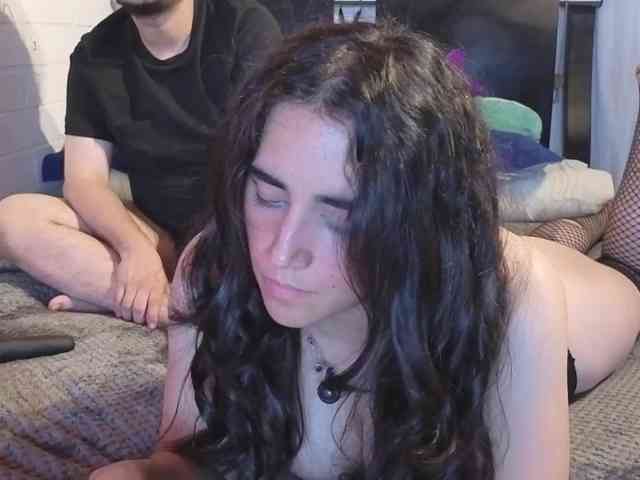 ELowen_Thorne webcam