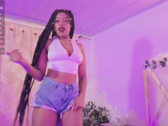 cristalbroke-tay live cam on BongaCams