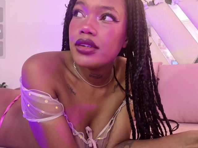 cristalbroke-tay live cam on BongaCams