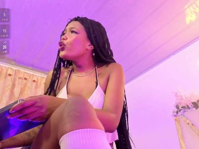 cristalbroke-tay live cam on BongaCams
