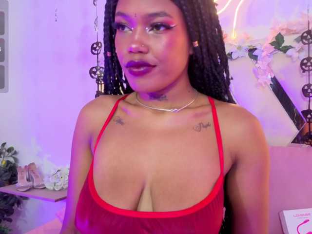 cristalbroke-tay live cam on BongaCams