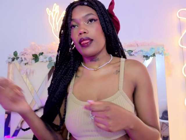 cristalbroke-tay live cam on BongaCams