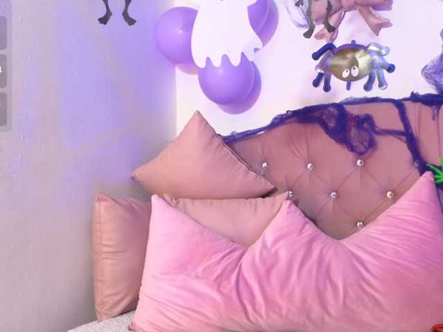 cristalbroke-tay live cam on BongaCams