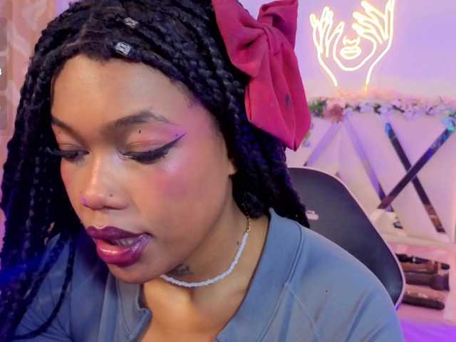 cristalbroke-tay live cam on BongaCams