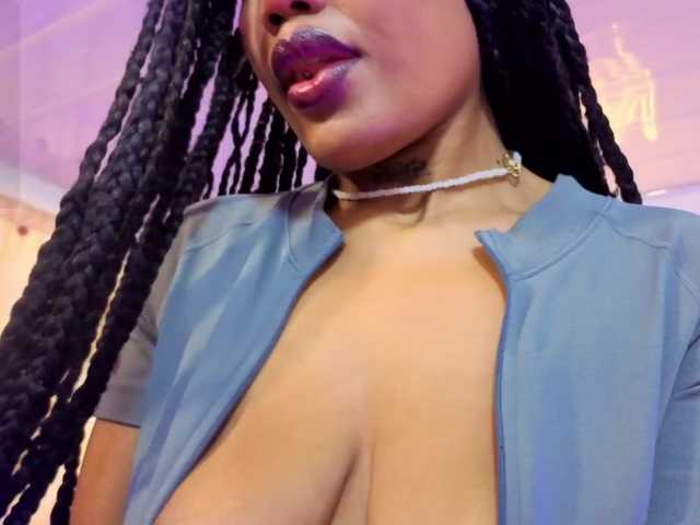 cristalbroke-tay live cam on BongaCams