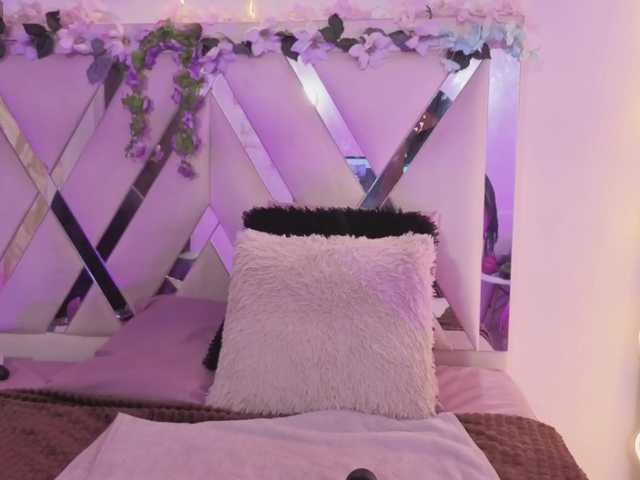 cristalbroke-tay live cam on BongaCams