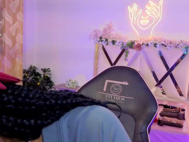 cristalbroke-tay live cam on BongaCams