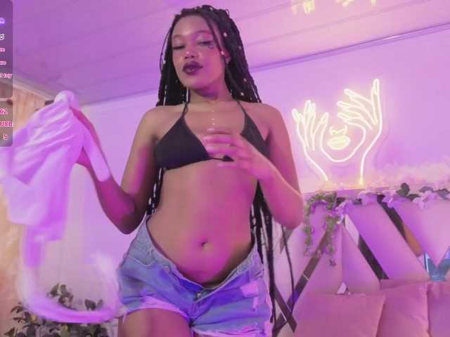 cristalbroke-tay live cam on BongaCams