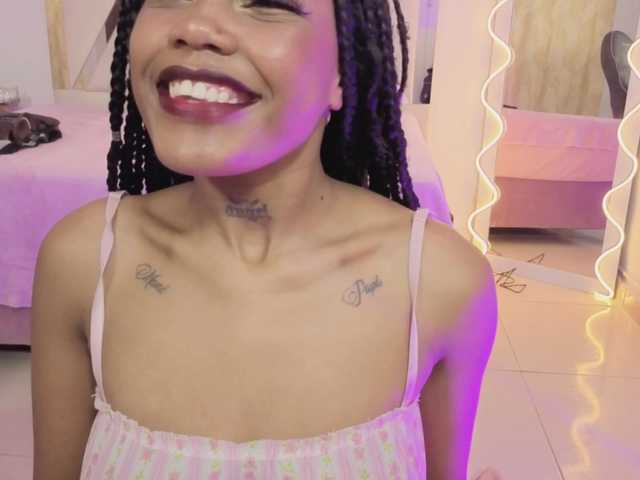 cristalbroke-tay live cam on BongaCams