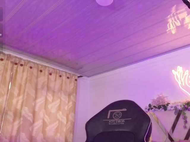 cristalbroke-tay live cam on BongaCams