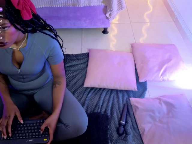 cristalbroke-tay live cam on BongaCams