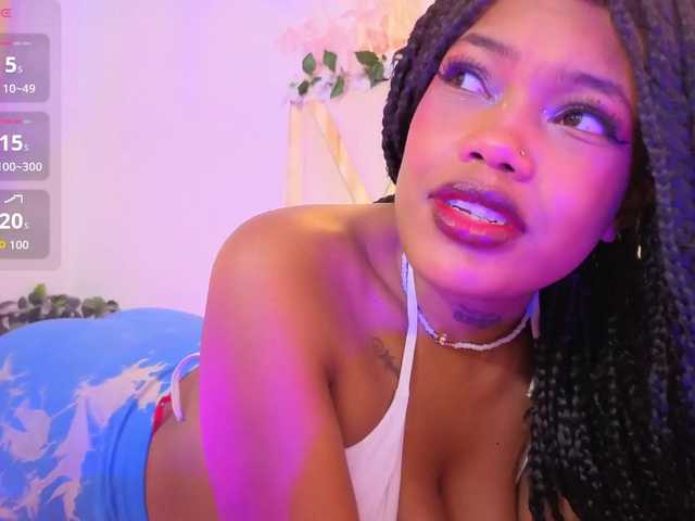 cristalbroke-tay live cam on BongaCams