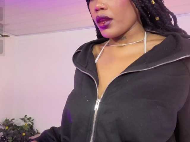 cristalbroke-tay live cam on BongaCams