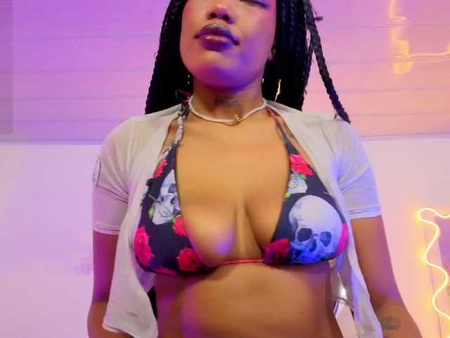 cristalbroke-tay live cam on BongaCams