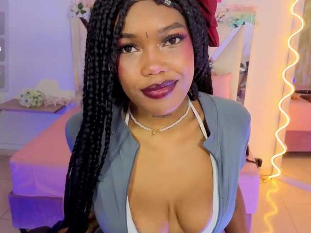 cristalbroke-tay live cam on BongaCams