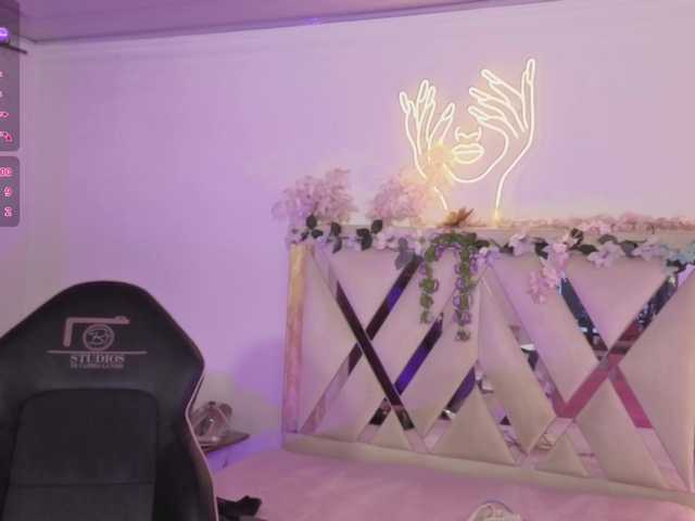 cristalbroke-tay live cam on BongaCams