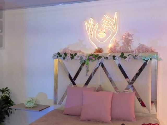 cristalbroke-tay live cam on BongaCams