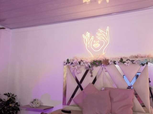 cristalbroke-tay live cam on BongaCams