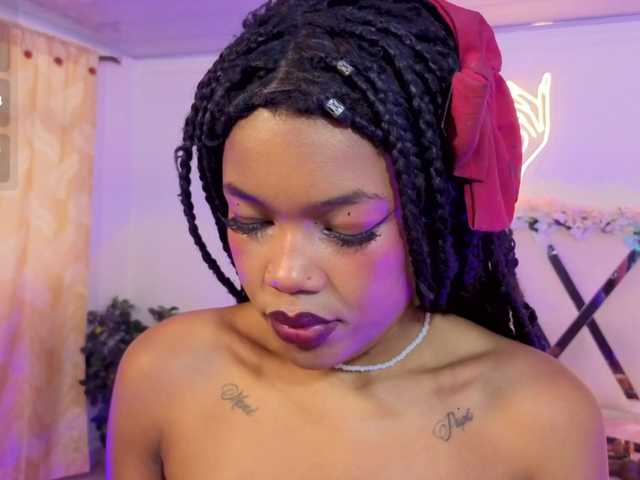 cristalbroke-tay live cam on BongaCams