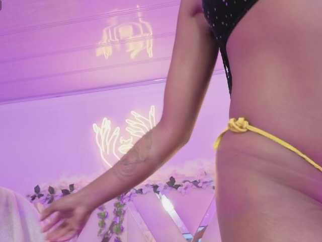 cristalbroke-tay live cam on BongaCams