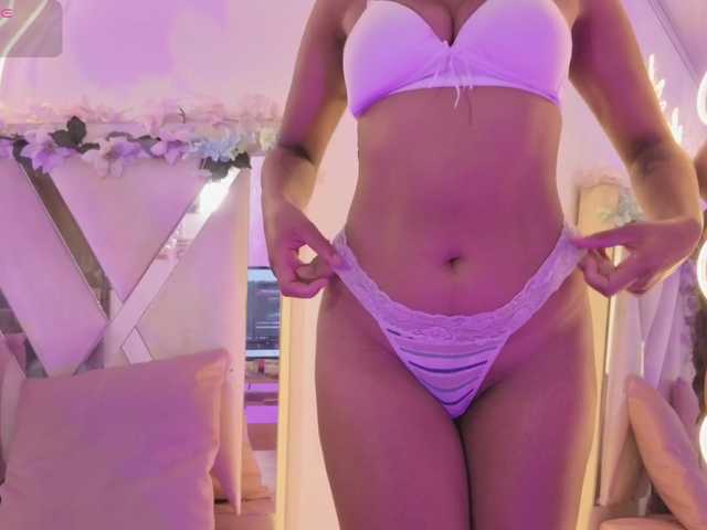 cristalbroke-tay live cam on BongaCams