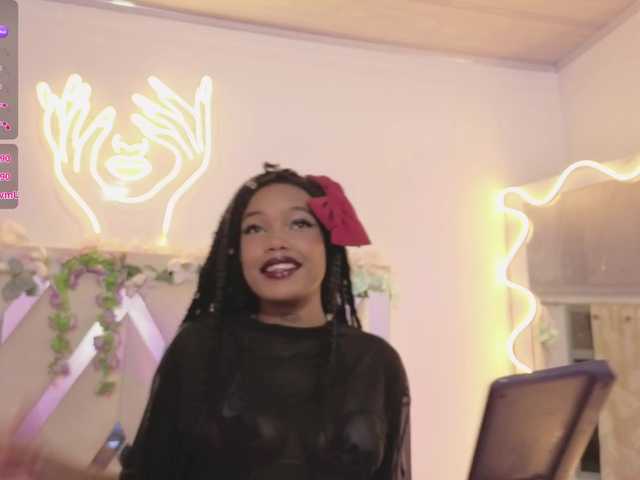 cristalbroke-tay live cam on BongaCams