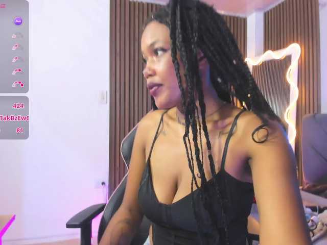 cristalbroke-tay live cam on BongaCams