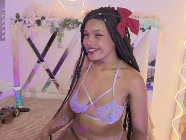 cristalbroke-tay live cam on BongaCams