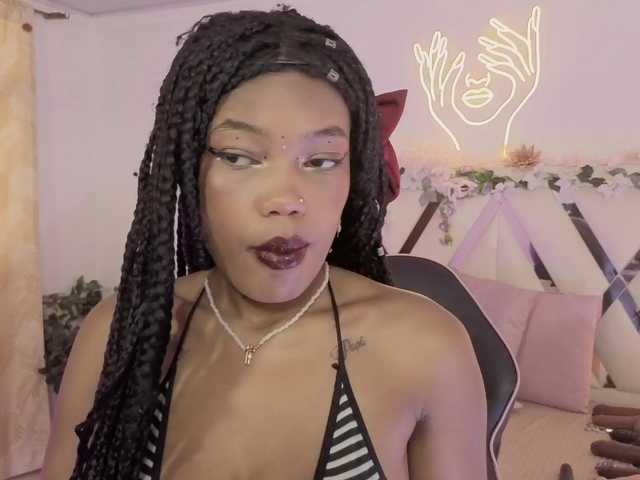 cristalbroke-tay live cam on BongaCams