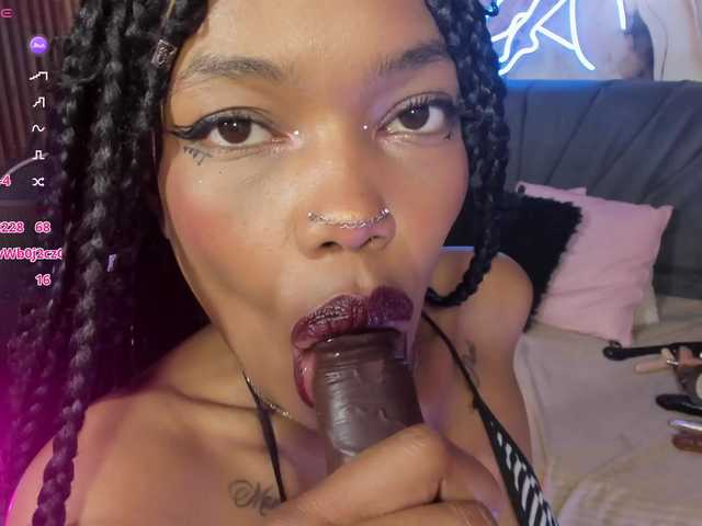 cristalbroke-tay live cam on BongaCams