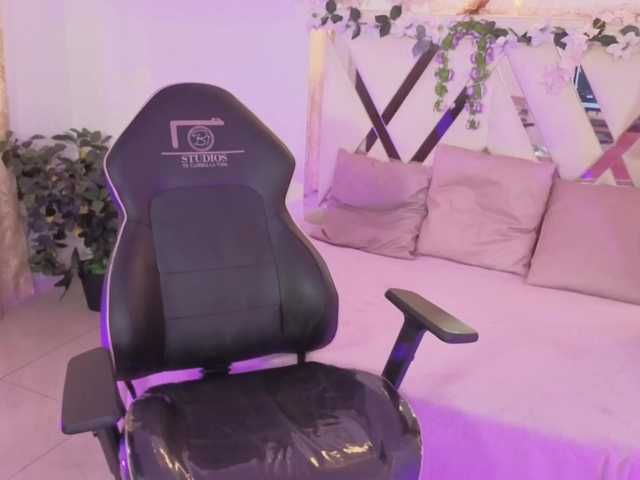 cristalbroke-tay live cam on BongaCams