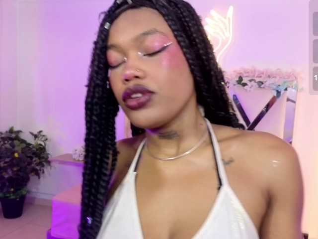 cristalbroke-tay live cam on BongaCams