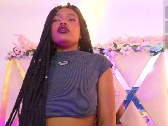 cristalbroke-tay live cam on BongaCams