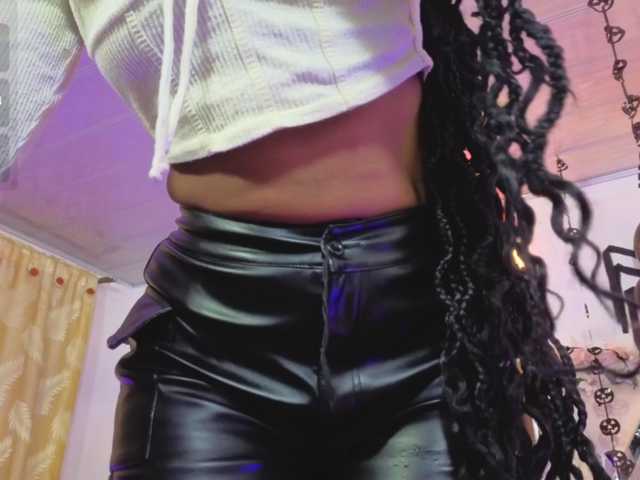 cristalbroke-tay live cam on BongaCams